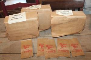 lot 3092 image: Lot of Vintage Western Auto Small Paper Bags