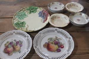 lot 3103 image: Vintage Berry Bowls and More