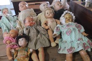 lot 3104 image: Antique Dolls