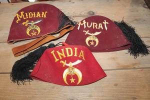 lot 3108 image: Vintage Masonic Shriners Hats & More