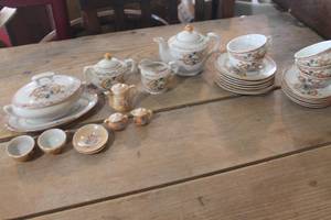 lot 3138 image: Vintage Made in Japan Childs Tea Sets