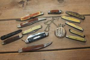 lot 3144 image: Vintage Pocket Knives, Pocketwatch untested & More