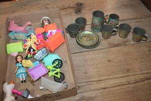 lot 3153 image: Vintage Metal Childs Dishes & More Toys