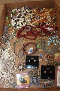 lot 3160 image: Flat of Misc. Jewelry