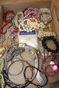 lot 3166 image: Flat of Misc. Jewelry