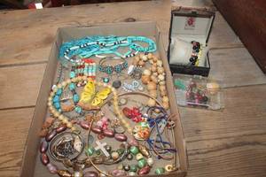 lot 3167 image: Flat of Misc. Jewelry
