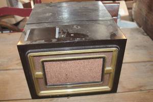lot 3171 image: Antique 1930s RCA Victor Victrola Record Player untested
