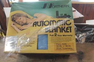 lot 3174 image: NIB Vintage Northern Full Size Heating Blanket