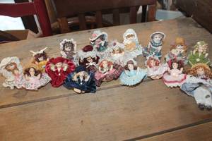lot 3209 image: Lot of Misc. Dolls