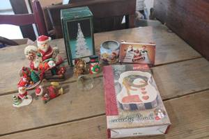 lot 3211 image: Vintage Christmas Ornaments and More