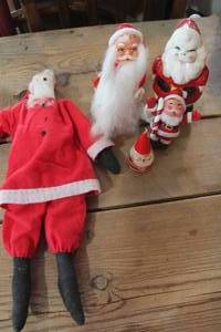 lot 3212 image: Vintage Santas and Bell Made in Japan