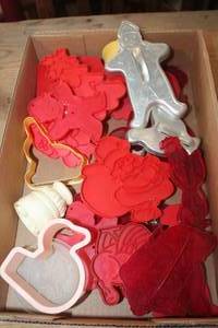lot 3213 image: Flat of Cookie Cutters