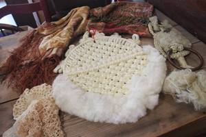 lot 3214 image: Table Runners, Macrame Owl and More