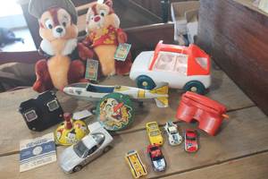 lot 3223 image: Chip n Dale Stuffed Animals wtags and More