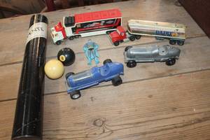 lot 3225 image: Vintage Metal Toy Race Cars and More