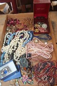 lot 3232 image: Flat of Misc. Jewelry