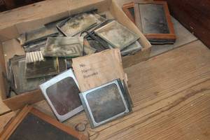 lot 3239 image: Antique Glass Picture Slides