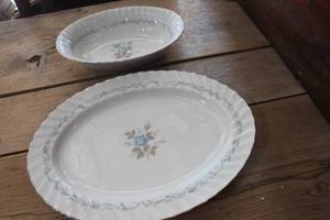 lot 3259 image: Style House Platter and Serving Bowl