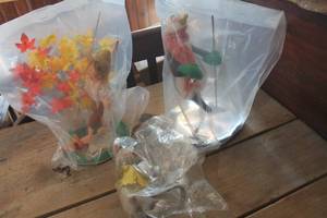 lot 3271 image: Vintage Annalee Dolls