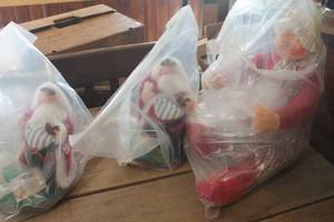 lot 3273 image: Vintage Annalee Dolls