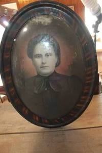 lot 3274 image: Antique Oval Curved Bubble Convex Tiger Wood Picture 23 Tall