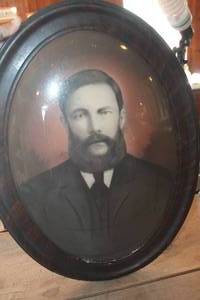 lot 3275 image: Antique Oval Curved Bubble Convex Tiger Wood Picture 23 Tall