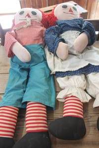 lot 3277 image: Large 36 Tall Raggedy Ann and Andy Dolls