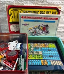 lot 3 image: Science Fair 200-in-1 Electronic Project Kit &  Snap Circuits Projects
