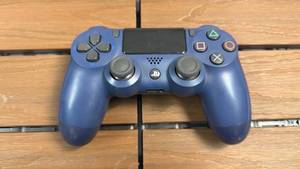 lot 21 image: Sony wireless Playstation controller