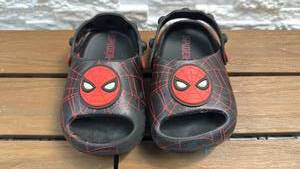 lot 24 image: Spider-Man Clogs Pair Size 7 Youth