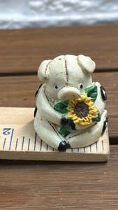 lot 52 image: Resin Teddy Bear Figurine with Sunflower and Heart Details