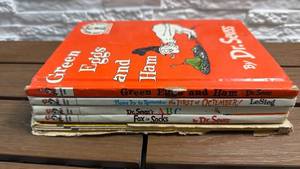 lot 133 image: Dr. Seuss Childrens Books - Lot of 5 Titles