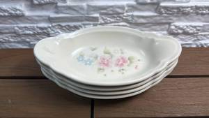 lot 143 image: Pfaltzgraff Tea Rose Pattern 8 Inch Au Gratin Dish Set of 4