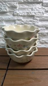 lot 180 image: Pfaltzgraff Serving Bowls in Tea Rose Patterm - Set of 4