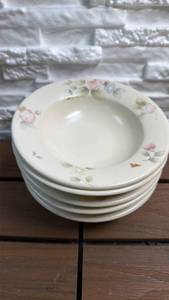 lot 190 image: Pfaltzgraff Bowls in the Tea Rose Pattern - Set of 5