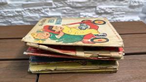 lot 221 image: Lot of 7 Childrens Picture Books