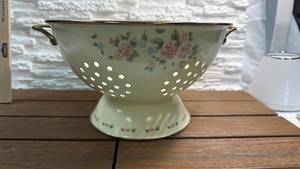 lot 224 image: Cream Colander with Floral Design and Perforated Holes