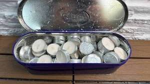 lot 250 image: Cadbury Tin w Votive Candles