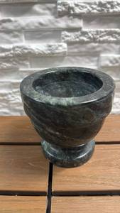 lot 272 image: Green Marble Footed Mortar