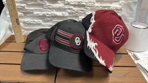 lot 286 image: Oklahoma Sooners Baseball Caps - Lot of 3