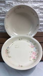lot 288 image: Pfaltzgraff Stoneware 11 Serving Bowl & 10.5 Baking Dish in the Tea Rose Pattern - 2-Piece Set
