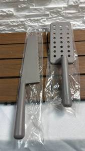 lot 304 image: 2-Piece Kitchen Utensil Set - Plastic Serrated Lettuce Knife & Turner w Gray Handles