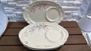 lot 314 image: Set of 4 Pfaltzgraff Serving Platters in the Tea Rose Pattern