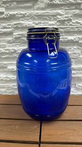 lot 320 image: Cobalt Blue Glass 4 Quart CookieFlourSugar Jar w Hinged Lid