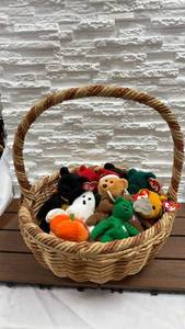 lot 337 image: Woven Basket of Ty Beanie Babies - 10 pieces
