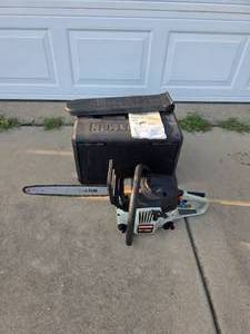 lot 349 image: Nice Craftsman Chainsaw with case