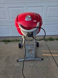 lot 351 image: Char-Broil Patio Bistro True Infrared electric grill