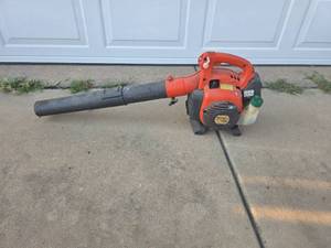 lot 353 image: Husqvarna 1258 gas blower