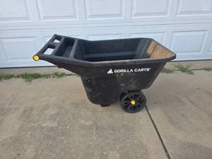 lot 357 image: Gorilla Carts wheelbarrow
