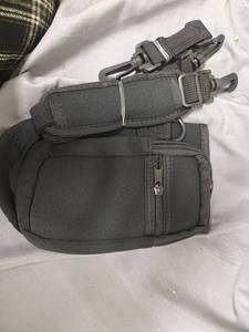 lot 185 image: Water Bottle Carrier  - Retail $0